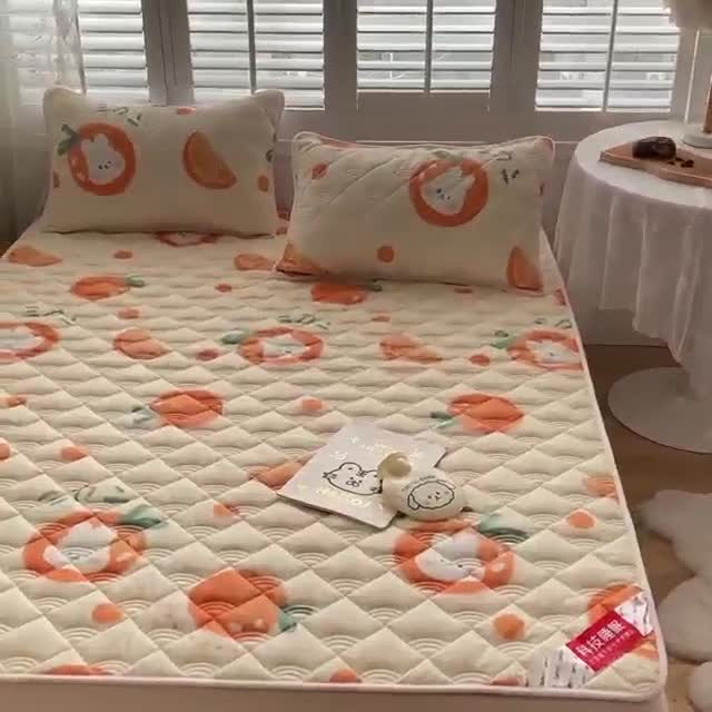 91家纺网 家纺一手货源 找家纺 鑫钰 2023新款全棉抗菌小老虎印花床笠 桔子兔