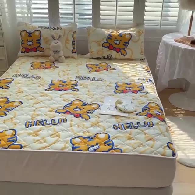 91家纺网 家纺一手货源 找家纺 鑫钰 2023新款全棉抗菌小老虎印花床笠 虎霸王-米色