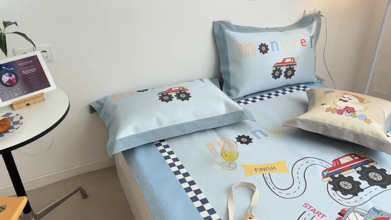 91家纺网 家纺一手货源 找家纺 本希 2022新款水洗数码印花卡通简约冰丝席床席款 工程赛车