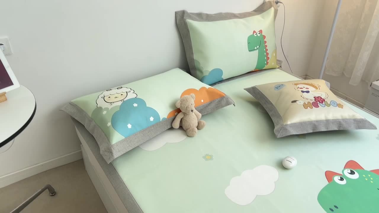 91家纺网 家纺一手货源 找家纺 本希 2022新款水洗数码印花卡通简约冰丝席床席款 恐龙世界