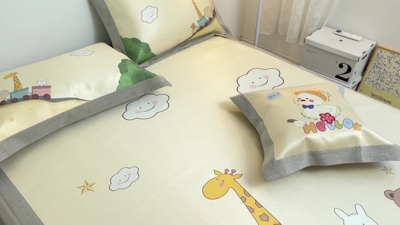 91家纺网 家纺一手货源 找家纺 本希 2022新款水洗数码印花卡通简约冰丝席床席款 快乐小火车