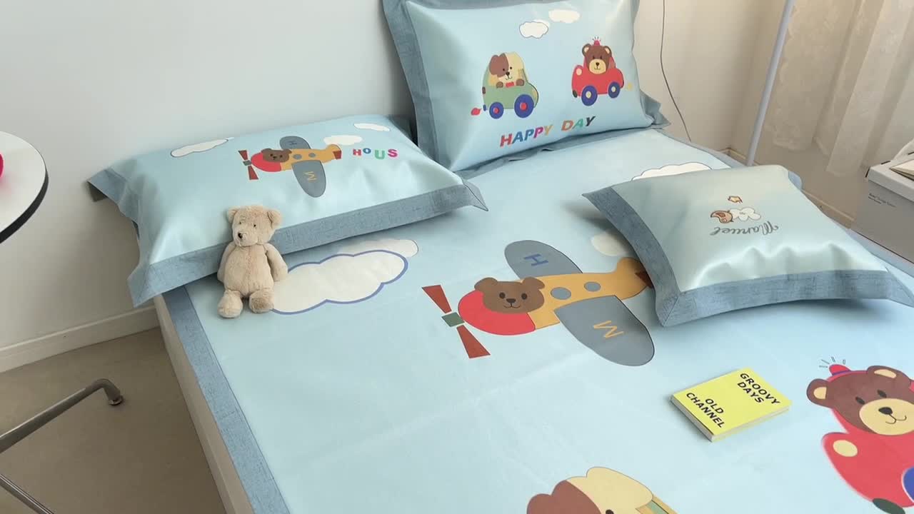 91家纺网 家纺一手货源 找家纺 本希 2022新款水洗数码印花卡通简约冰丝席床席款 快乐小熊