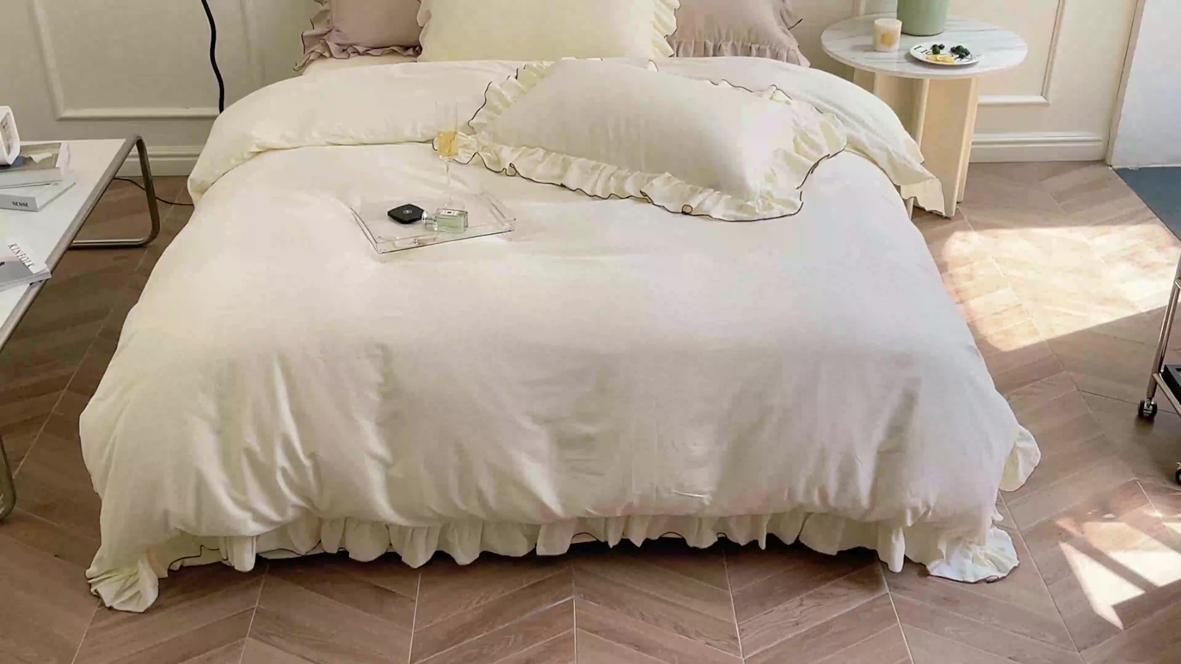 91家纺网 家纺一手货源 找家纺 时年 2022新款60长绒棉水洗轻磨毛花边款四件套 奶油白