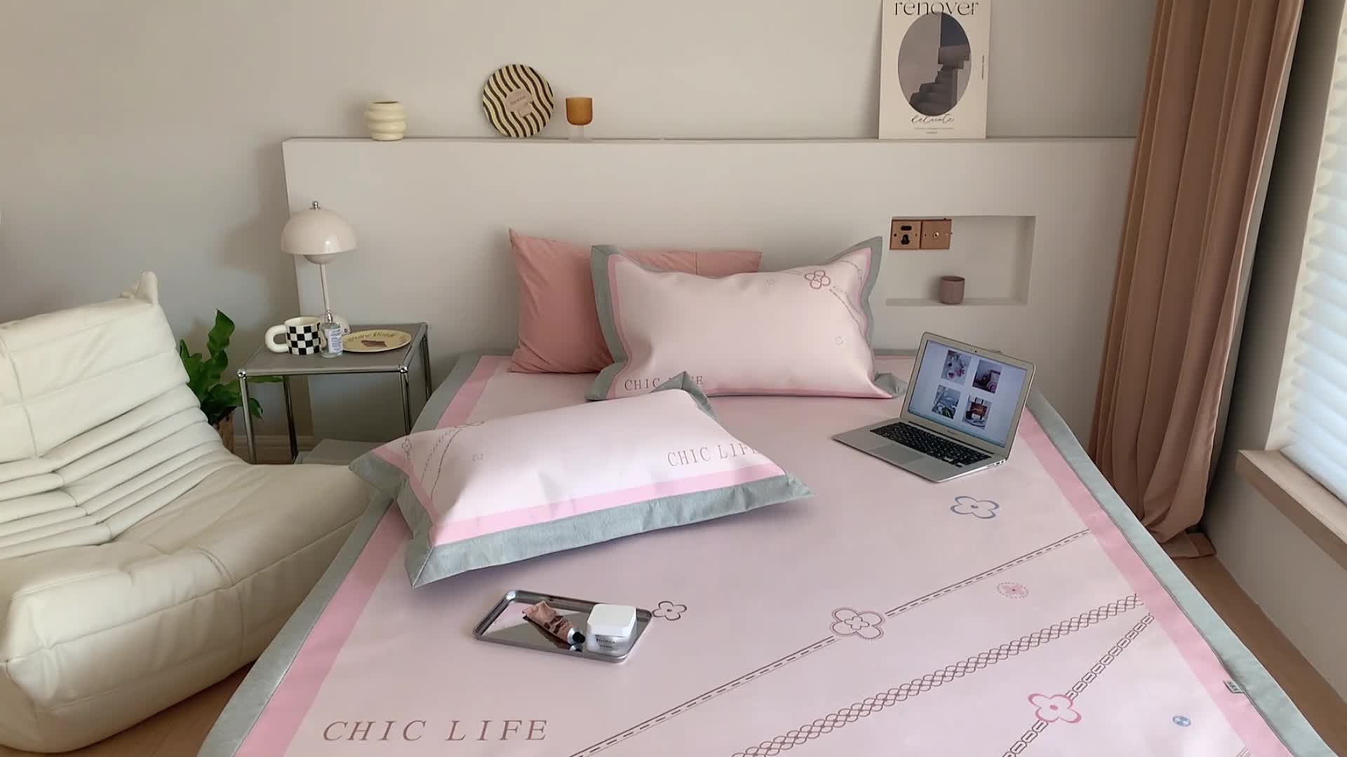 91家纺网 家纺一手货源 找家纺 昔可 2022新款高端大版数码印花冰沐丝养生席 幸运花链-粉