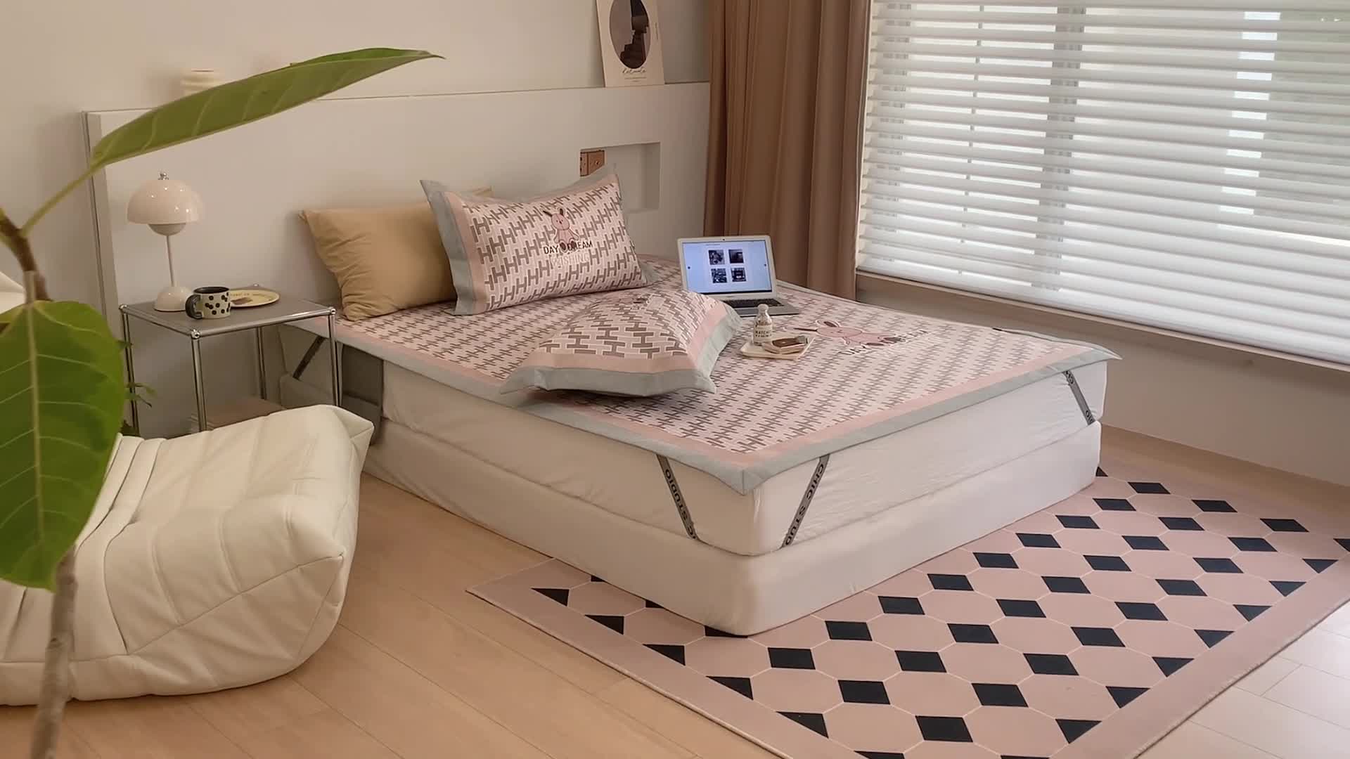 91家纺网 家纺一手货源 找家纺 昔可 2022新款高端大版数码印花冰沐丝养生席 潮流兔兔