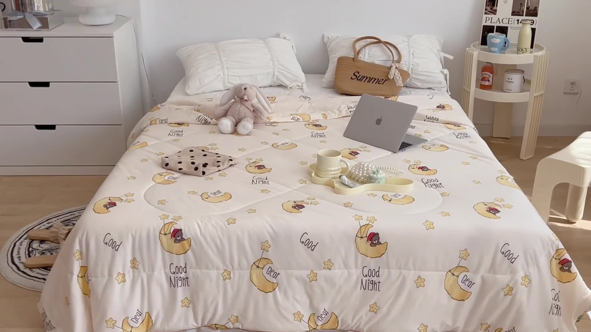 91家纺网 家纺一手货源 找家纺 昔可 2022新款卡通印花牛奶丝针织夏被 月亮宝贝