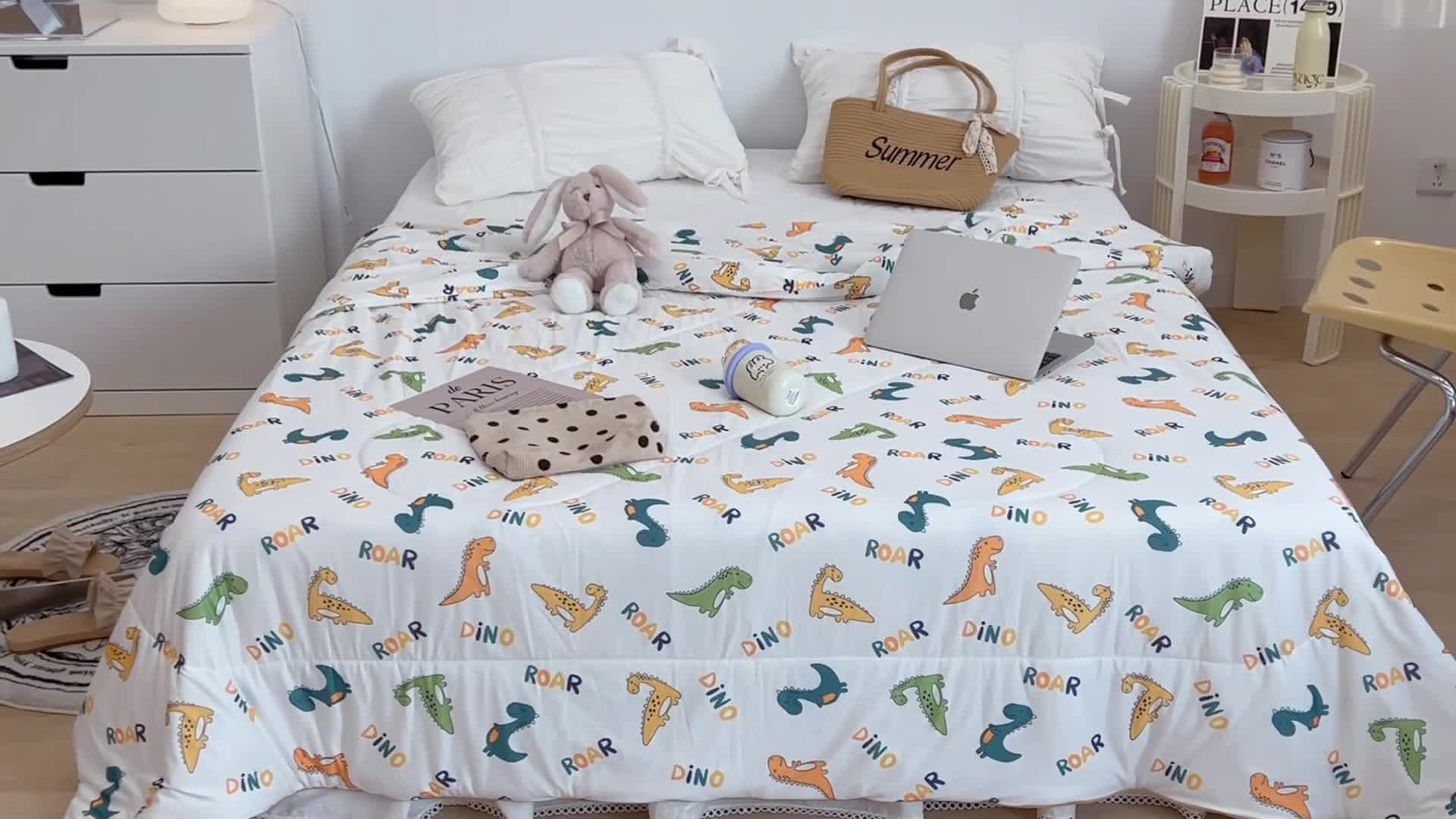 91家纺网 家纺一手货源 找家纺 昔可 2022新款卡通印花牛奶丝针织夏被 童年的恐龙