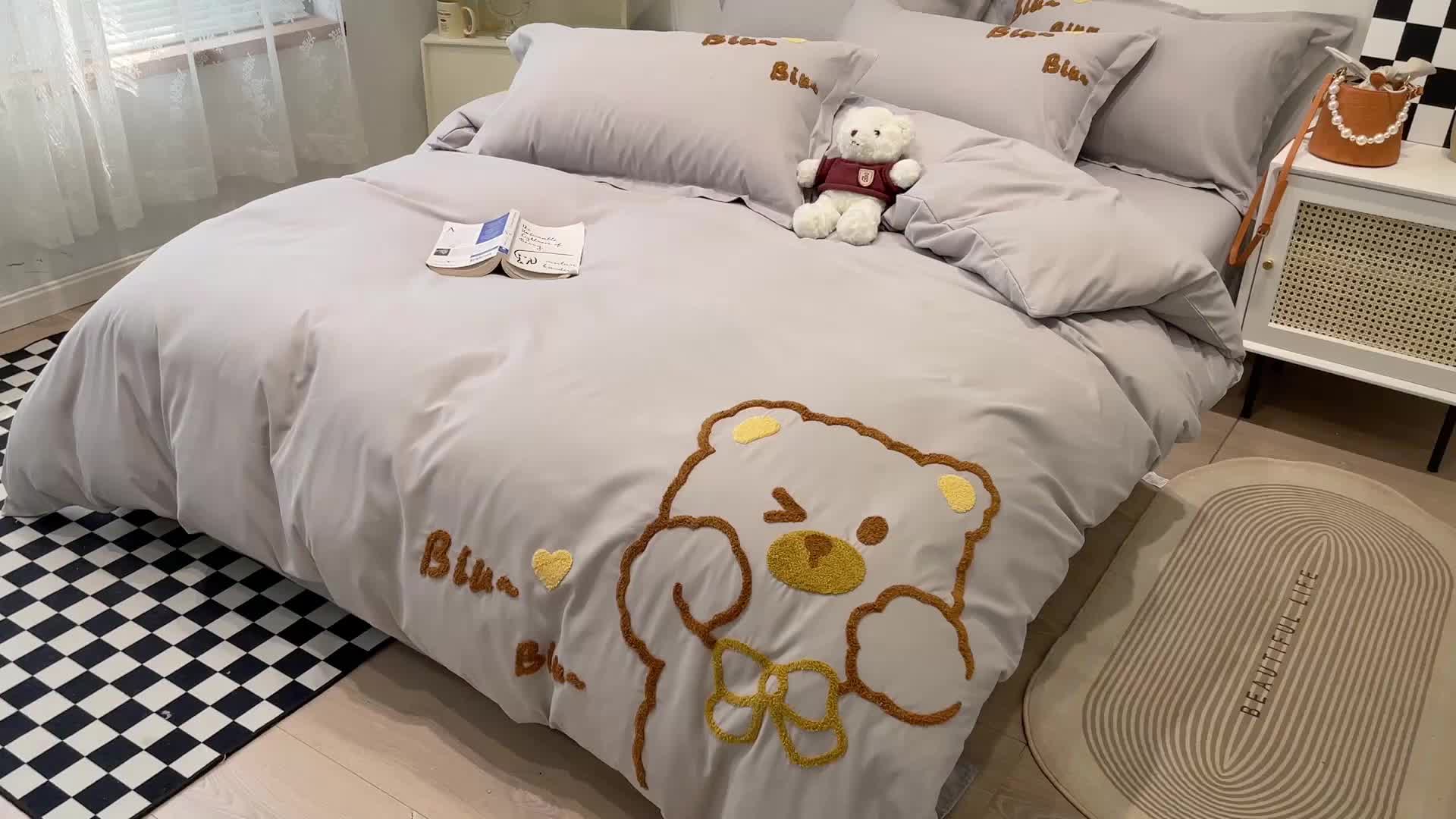 91家纺网 家纺一手货源 找家纺 娜娜 2022新款亲肤毛巾绣四件套 可爱熊-灰