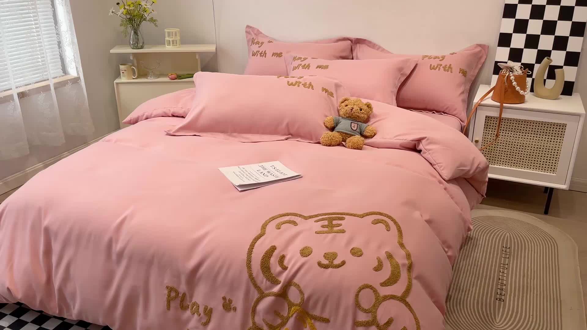 91家纺网 家纺一手货源 找家纺 娜娜 2022新款亲肤毛巾绣四件套 幸运虎-豆粉