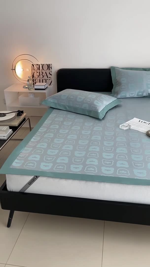 91家纺网 家纺一手货源 找家纺 昔可 2022新款900D水洗提花养生凉席 酷酷熊-绿