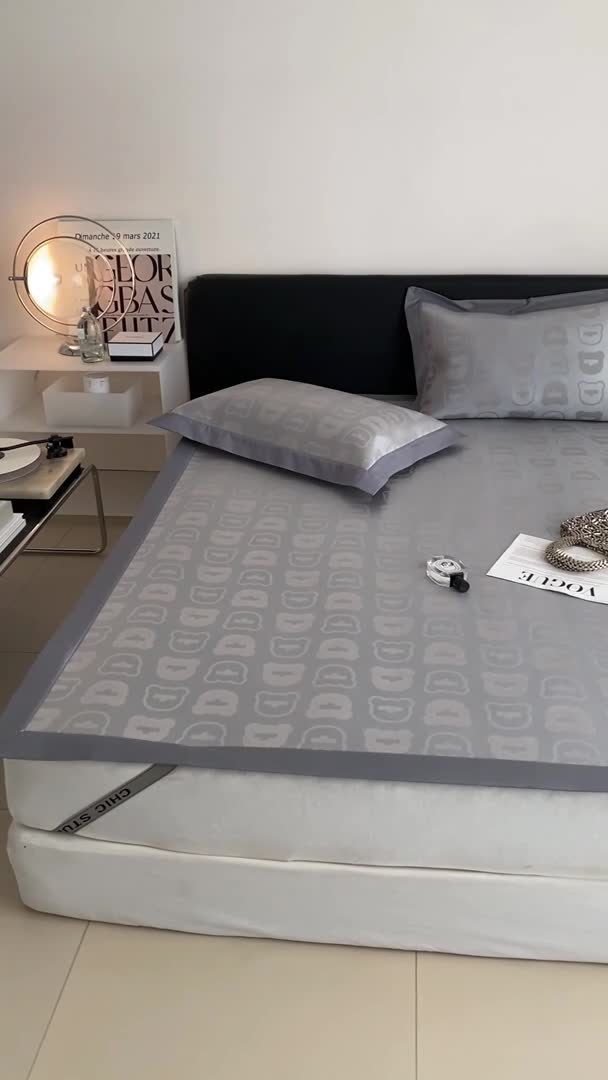 91家纺网 家纺一手货源 找家纺 昔可 2022新款900D水洗提花养生凉席 酷酷熊-咖