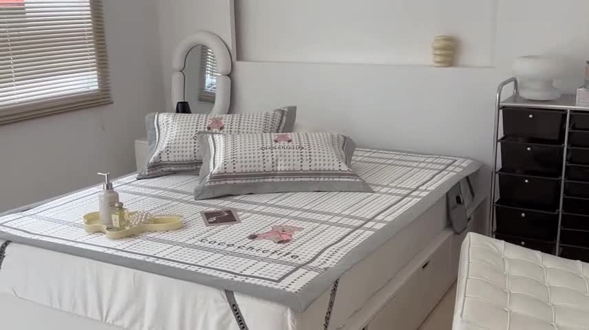 91家纺网 家纺一手货源 找家纺 昔可 2022新款大版数码水洗冰沐丝凉席 可可熊蓝