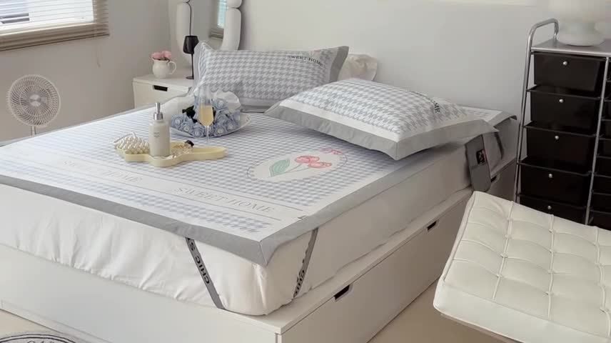 91家纺网 家纺一手货源 找家纺 昔可 2022新款大版数码水洗冰沐丝凉席 千鸟格郁金香