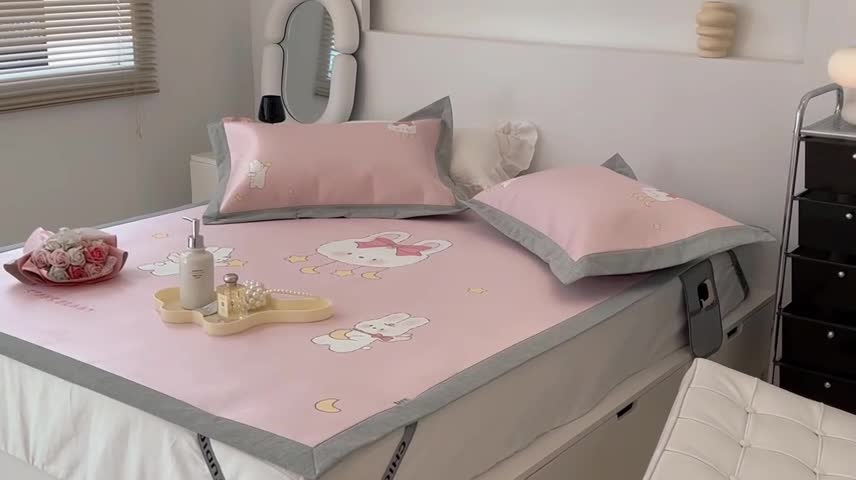 91家纺网 家纺一手货源 找家纺 昔可 2022新款大版数码水洗冰沐丝凉席 星星兔子