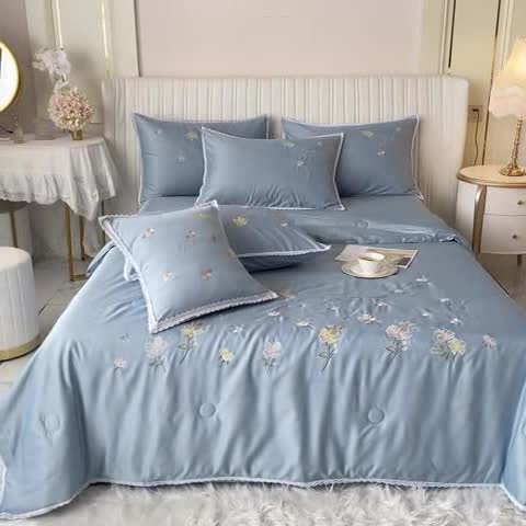 91家纺网 家纺一手货源 找家纺 安妮家居 2022新款水洗真丝夏被四件套 蕾丝浅蓝