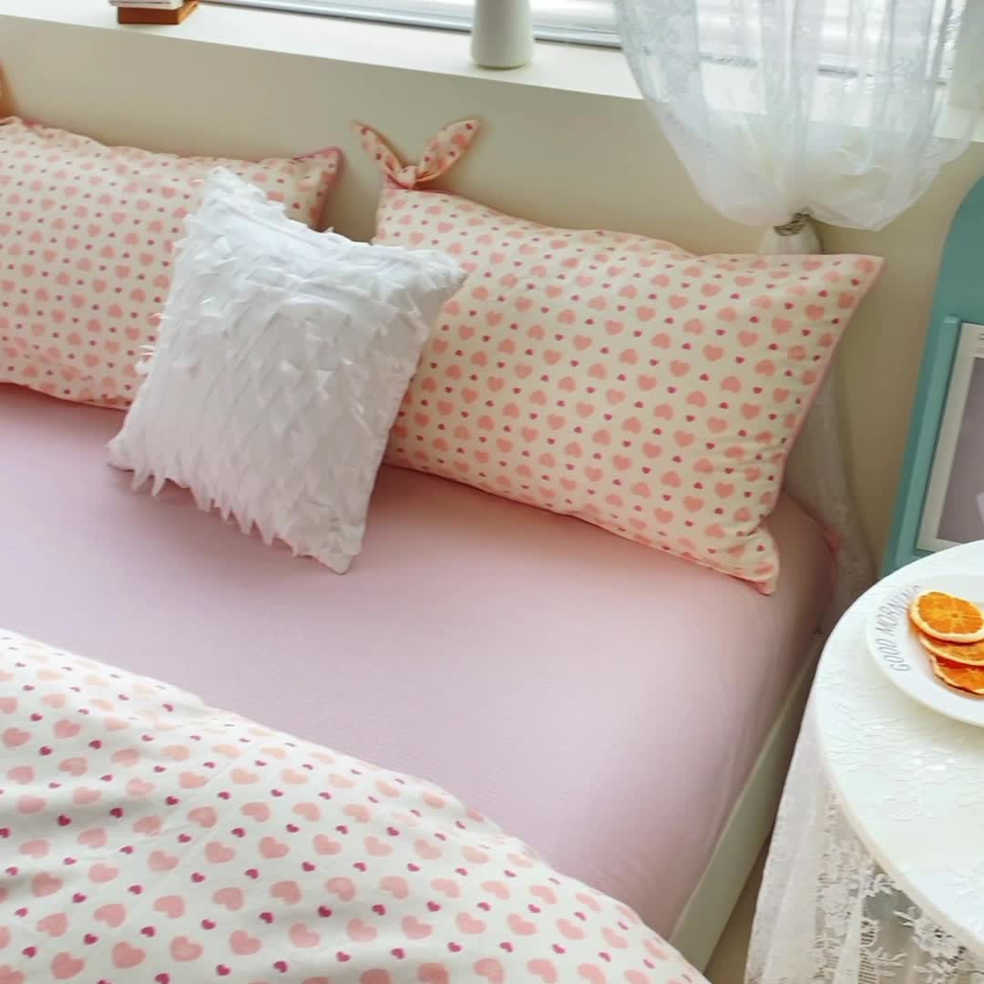 91家纺网 家纺一手货源 找家纺 一米阳光 2022新款镶边兔耳朵工艺款系列四件套 朵心