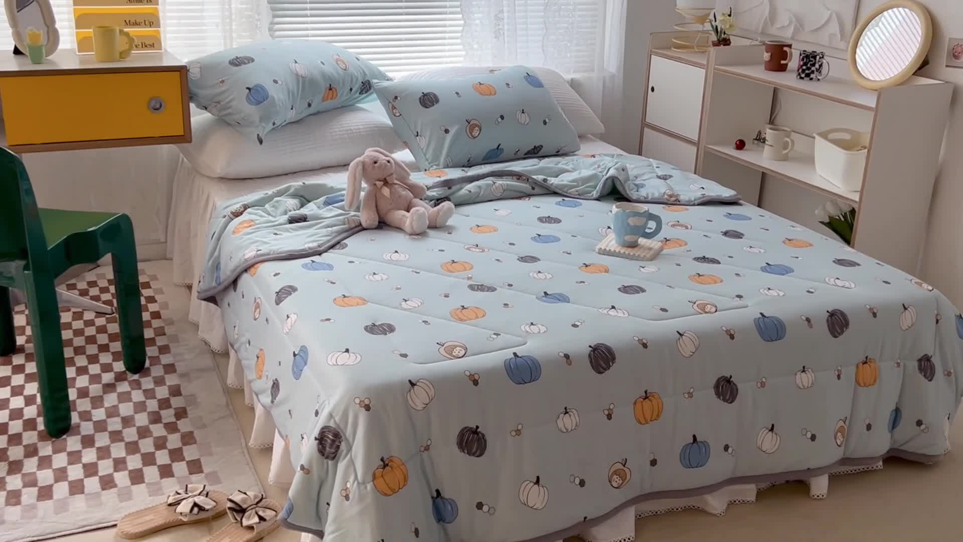 91家纺网 家纺一手货源 找家纺 昔可 2022新款包边牛奶丝针织夏被 蓝底南瓜