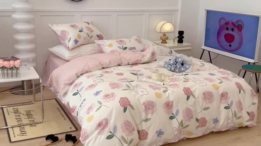 91家纺网 家纺一手货源 找家纺 昔可 2022新款全棉梦幻花园系列印花四件套 粉蔷薇兔