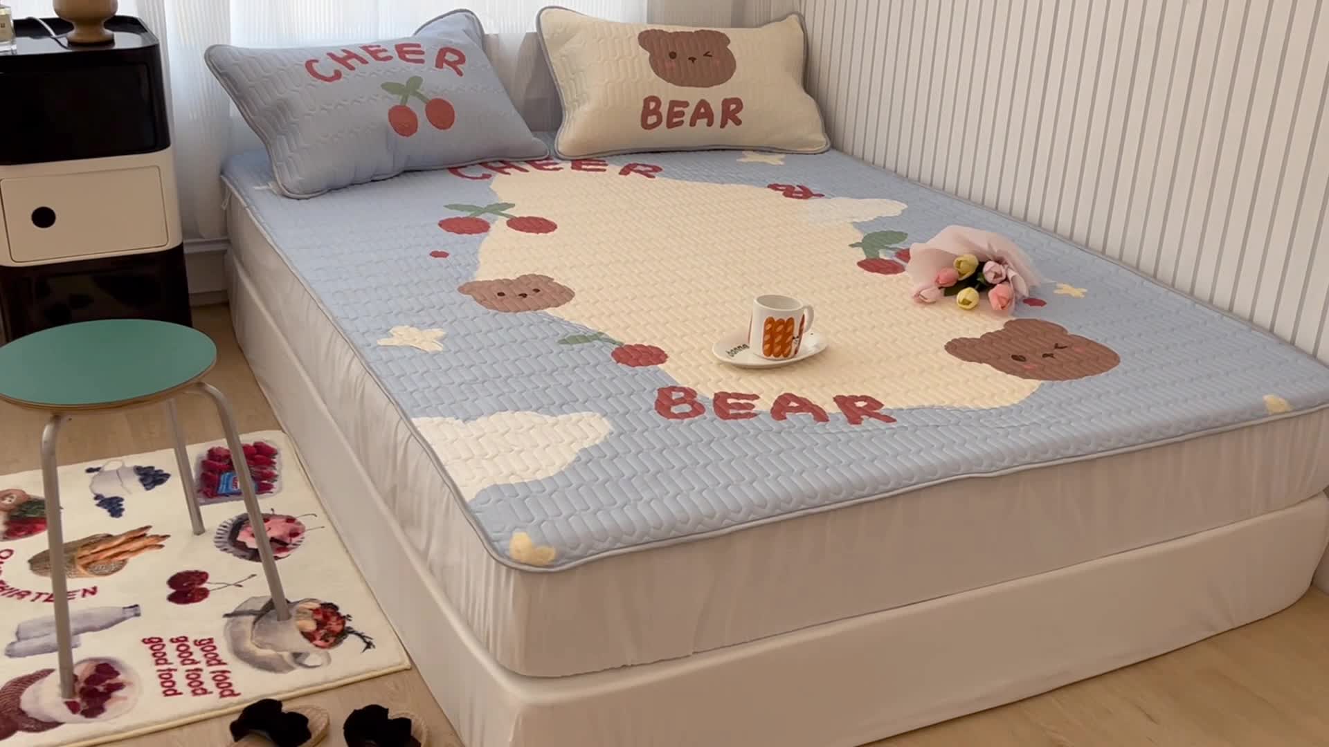 91家纺网 家纺一手货源 找家纺 昔可 2022新款ins风小清新床笠款乳胶凉席三件套 床笠款-画框樱桃熊