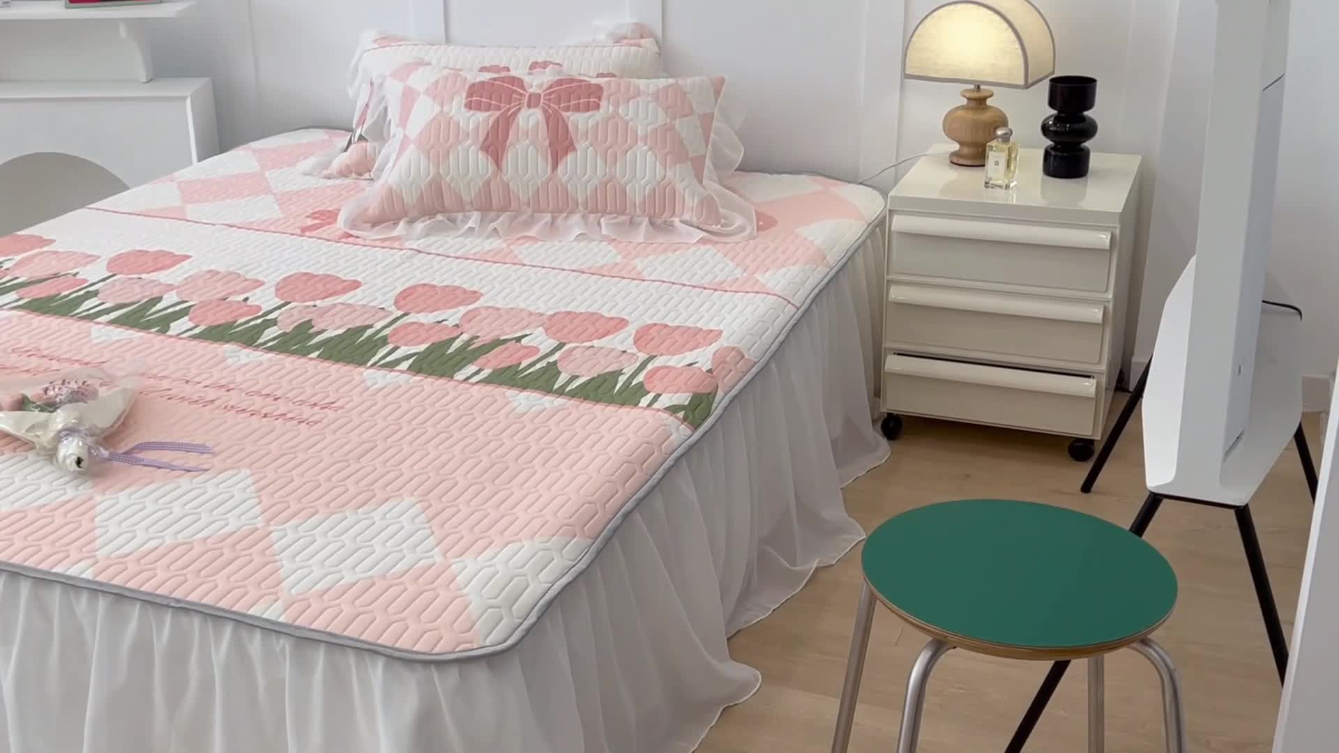 91家纺网 家纺一手货源 找家纺 昔可 2022新款ins风小清新床裙款乳胶凉席三件套 床裙款-郁金朵朵