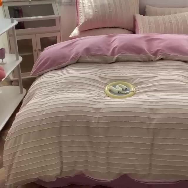 91家纺网 家纺一手货源 找家纺 古吉梦 2022新款剪花简约条系列四件套简约条-卡其+藕粉