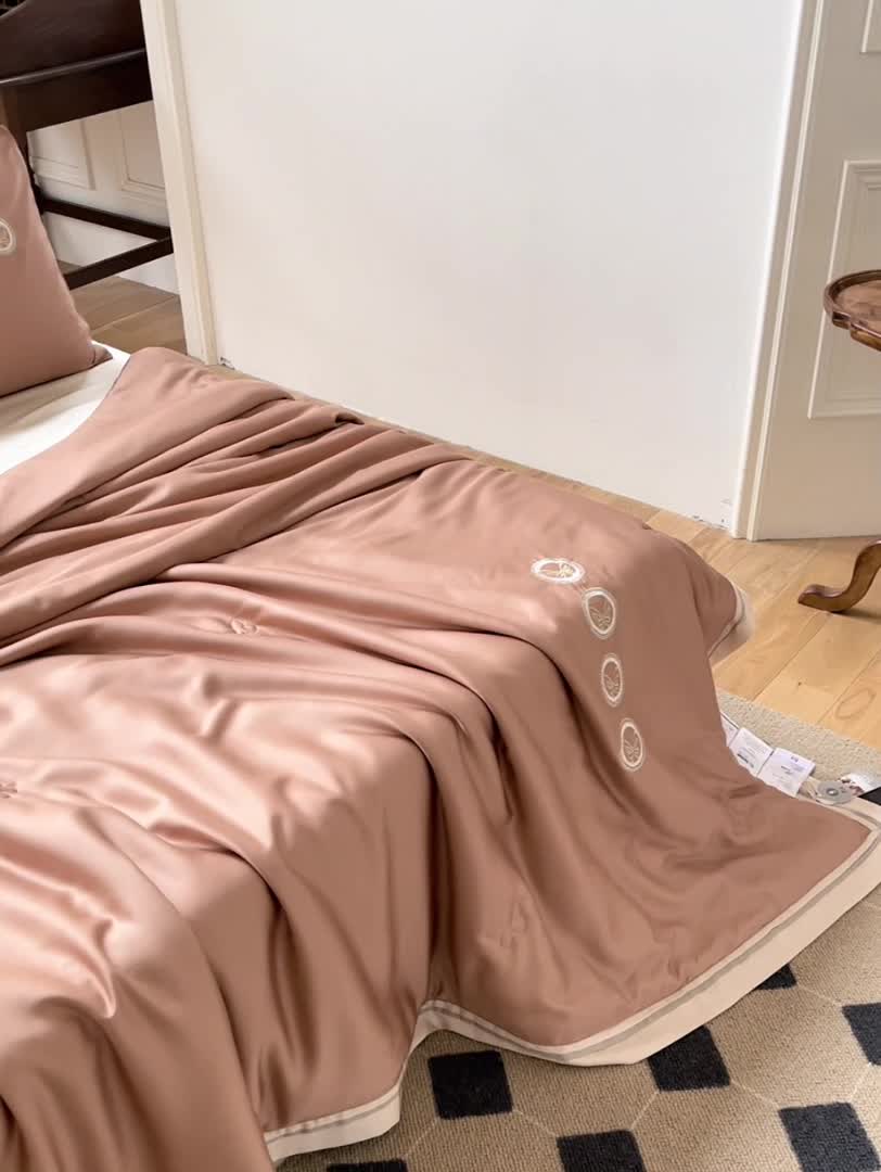 91家纺网 家纺一手货源 找家纺 汇庭 2022新款雅思兰夏凉被被子被芯 奶茶色