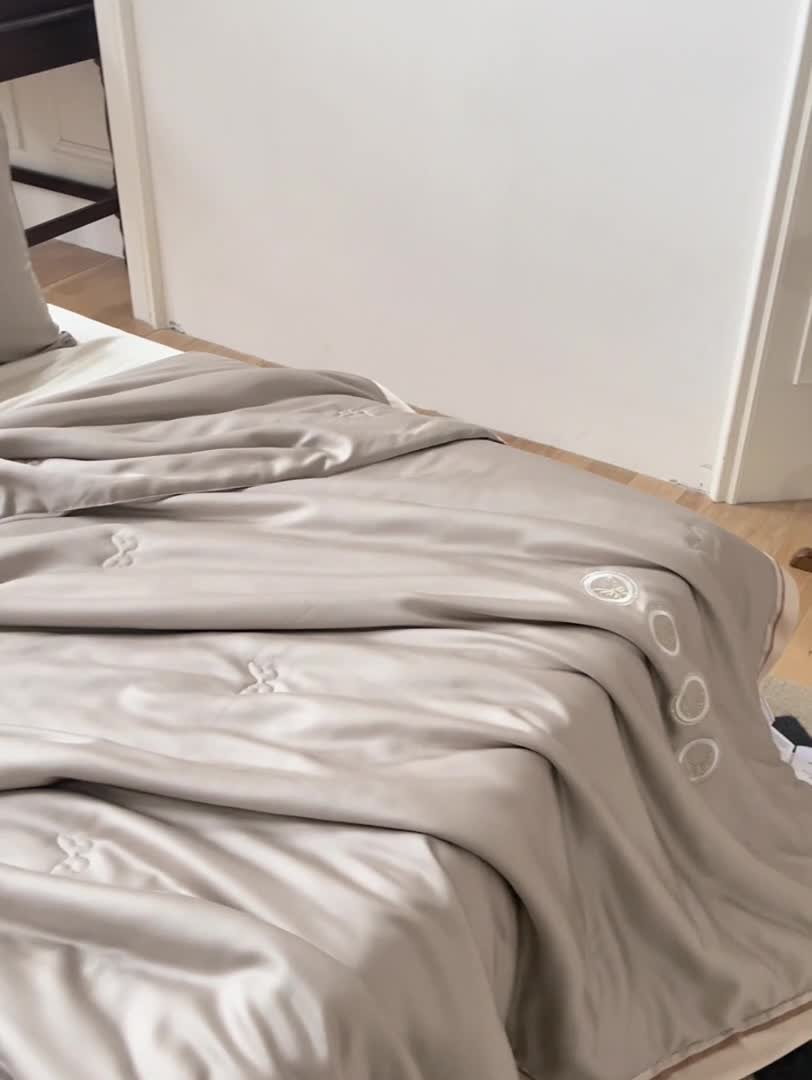 91家纺网 家纺一手货源 找家纺 汇庭 2022新款雅思兰夏凉被被子被芯 浅灰