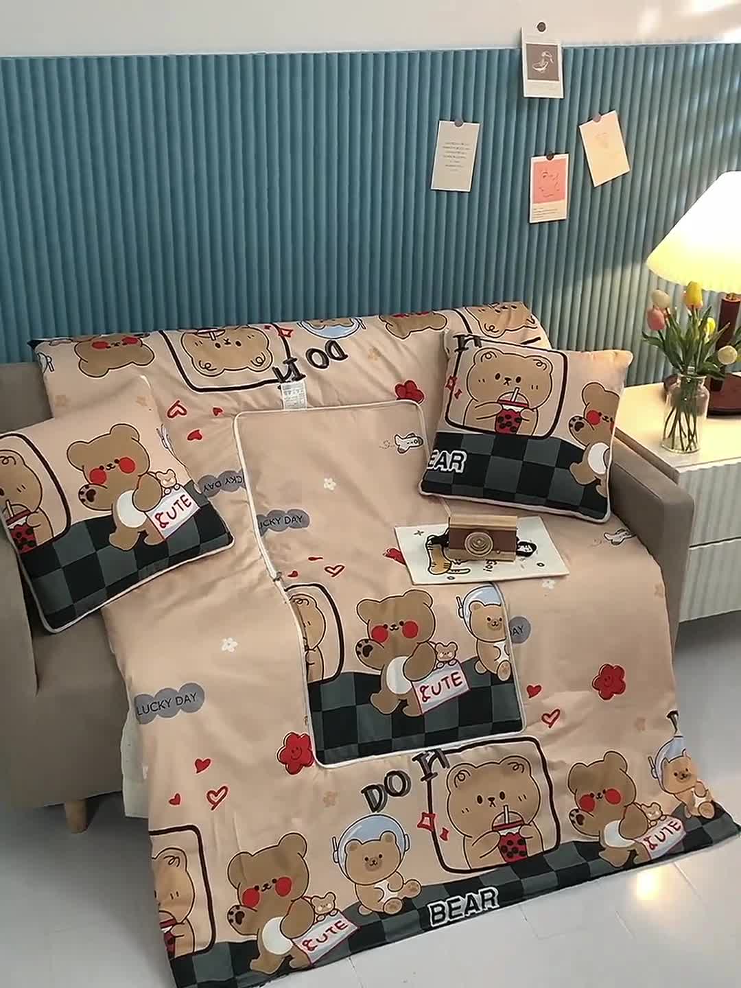 91家纺网 家纺一手货源 找家纺 枕芯真意 2023新款精疏棉抱枕被茶杯熊