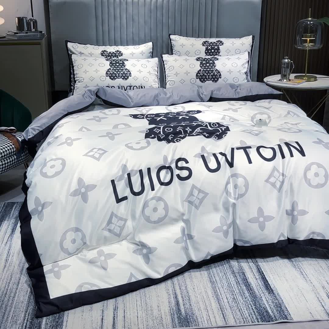 91家纺网 家纺一手货源 找家纺 摩卡 2022新款网红轻奢印花冰丝四件套 熊仔白