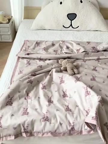 91家纺网 家纺一手货源 找家纺 汇庭 2022新款60sA类长绒棉大豆夏被 萌萌兔