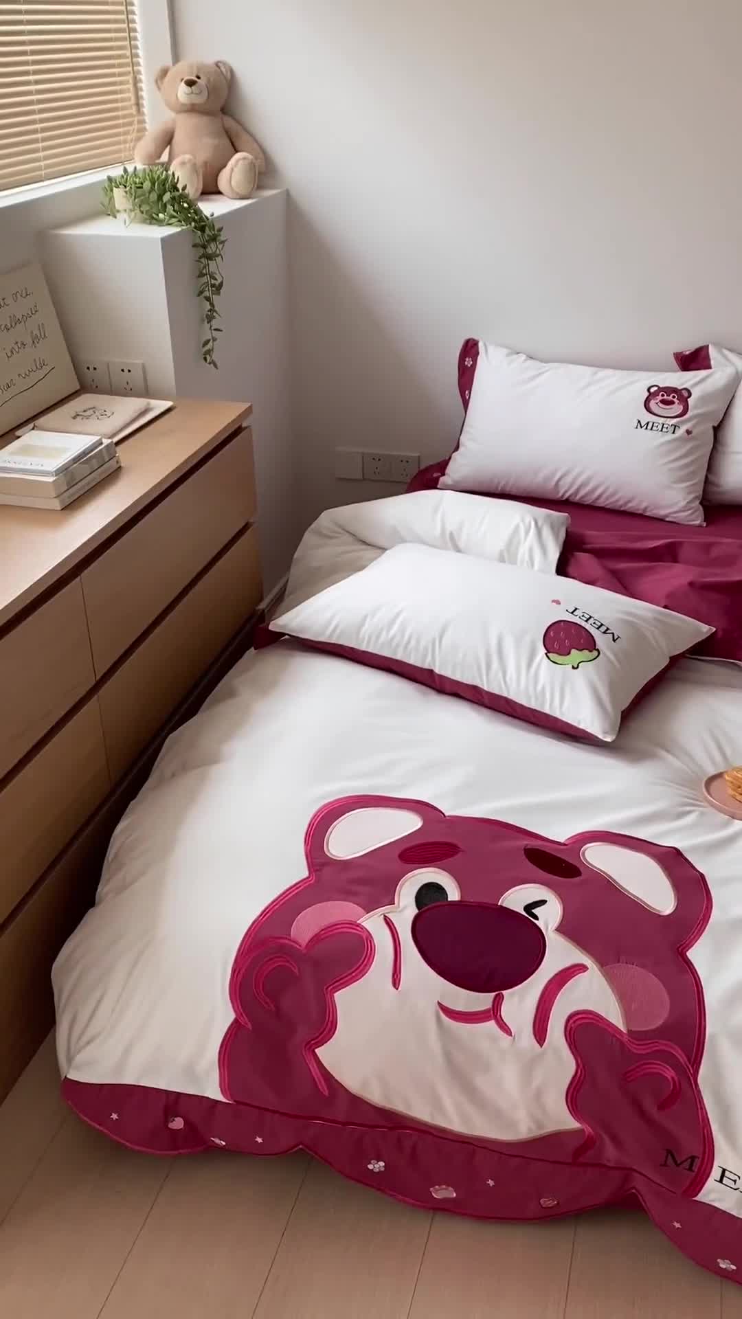 91家纺网 家纺一手货源 找家纺 朗莎 2022新款全棉水洗棉迪士尼系列四件套 爱心草莓熊