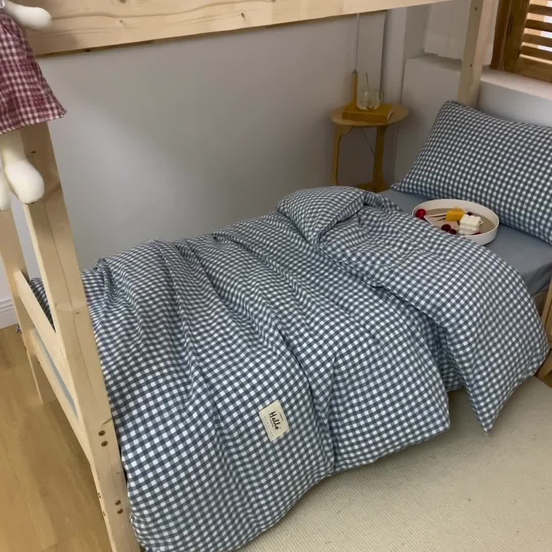 91家纺网 家纺一手货源 找家纺 柠萌 新款A类全棉色织水洗棉学生上下铺全棉三件套 浅蓝小格