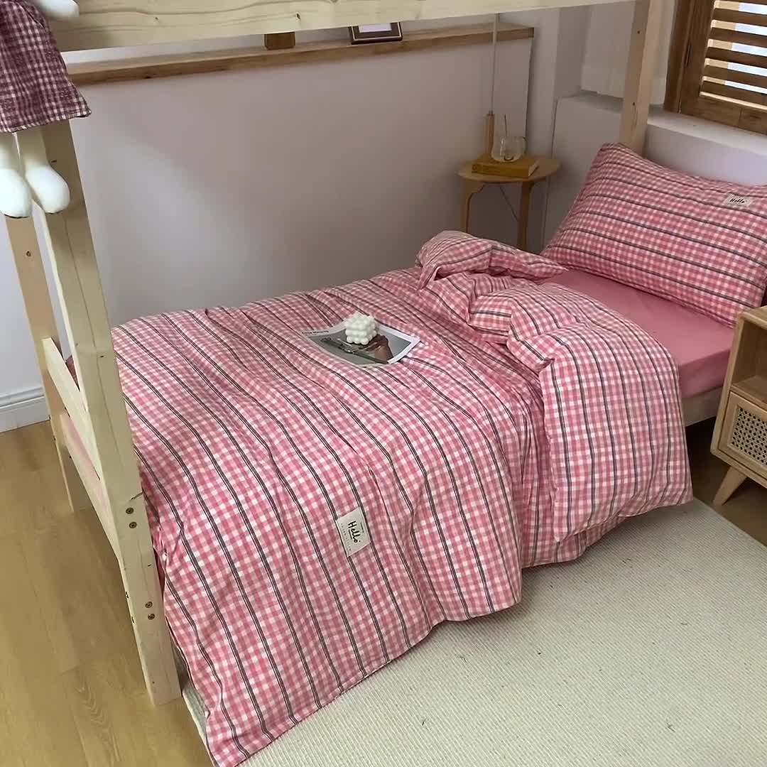 91家纺网 家纺一手货源 找家纺 柠萌 新款A类全棉色织水洗棉学生上下铺全棉三件套 粉灰小格