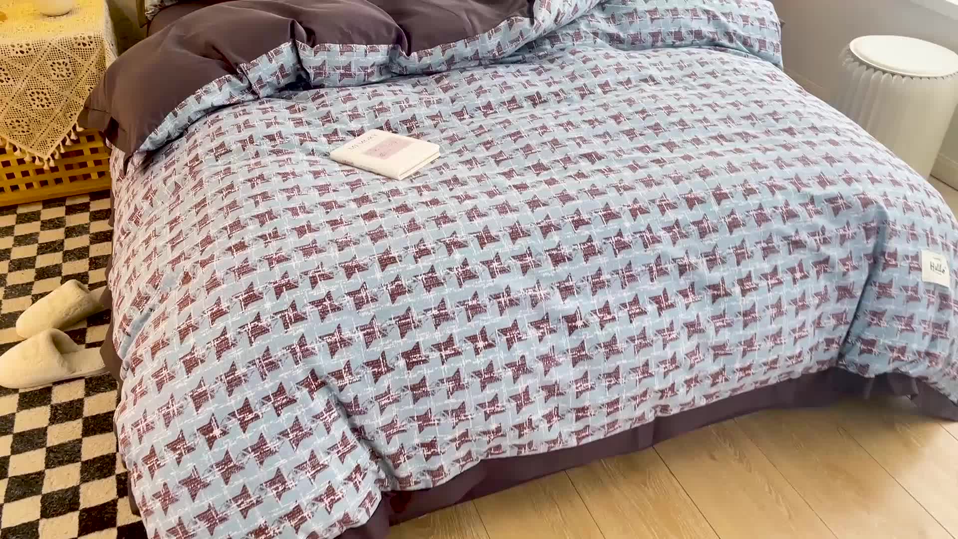 91家纺网 家纺一手货源 找家纺 花言狐语2025新款全棉色布13372拼角工艺款四件套 胧月