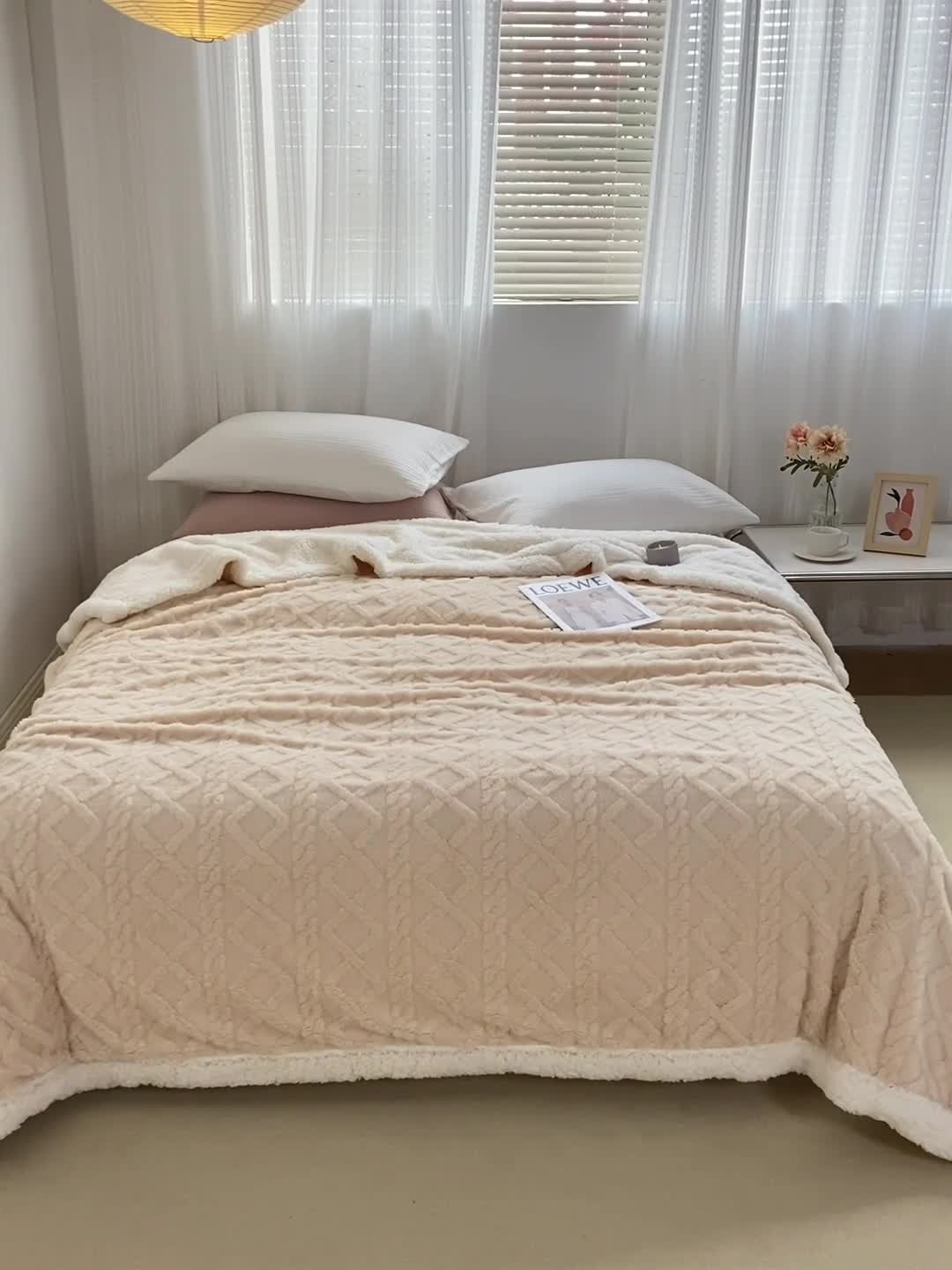 91家纺网 家纺一手货源 找家纺 羋多 2023年新款AB版提花塔芙绒羊羔绒毯子舒棉绒毛毯 卡其-白