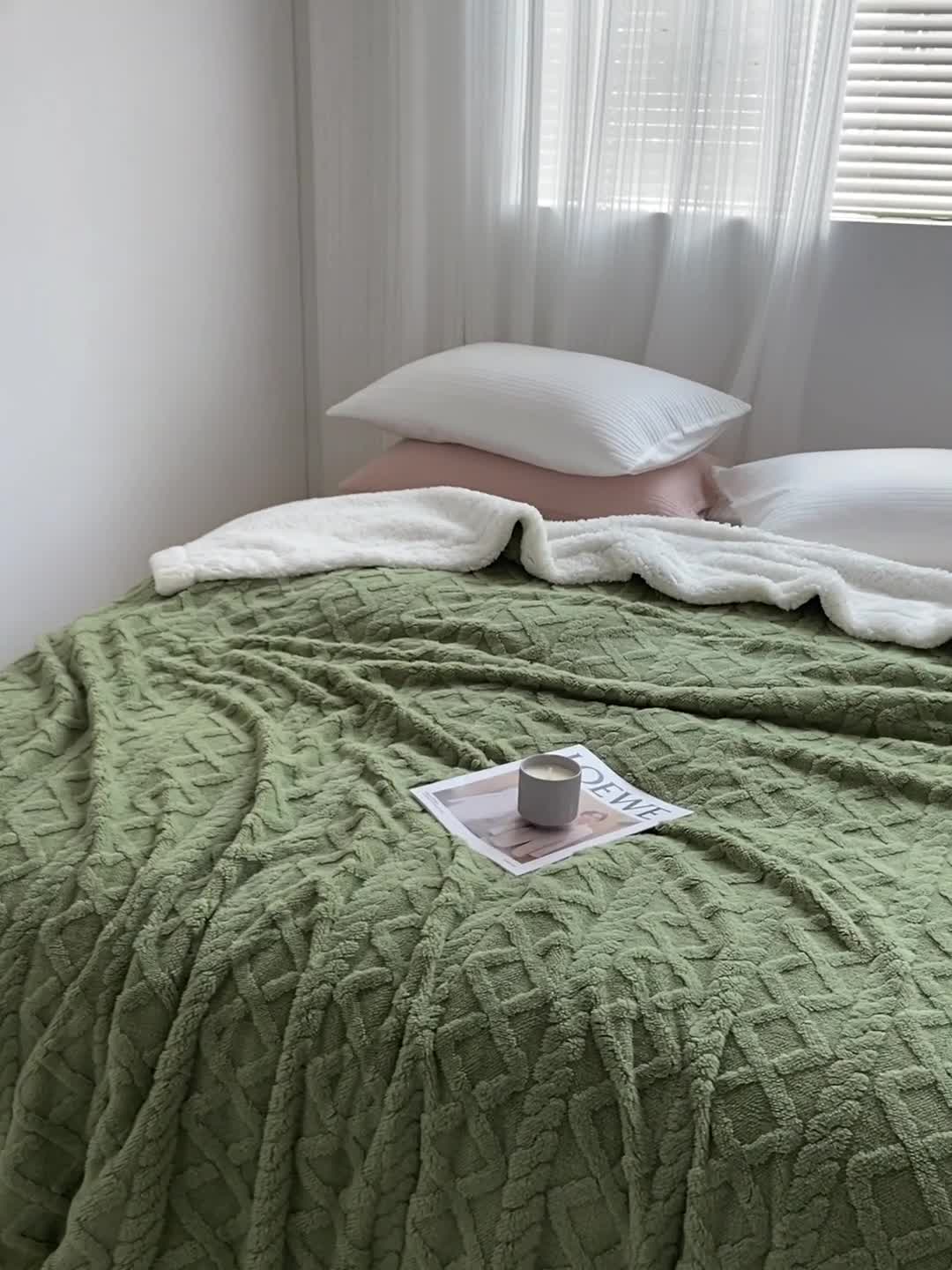 91家纺网 家纺一手货源 找家纺 羋多 2023年新款AB版提花塔芙绒羊羔绒毯子舒棉绒毛毯 茶绿-白