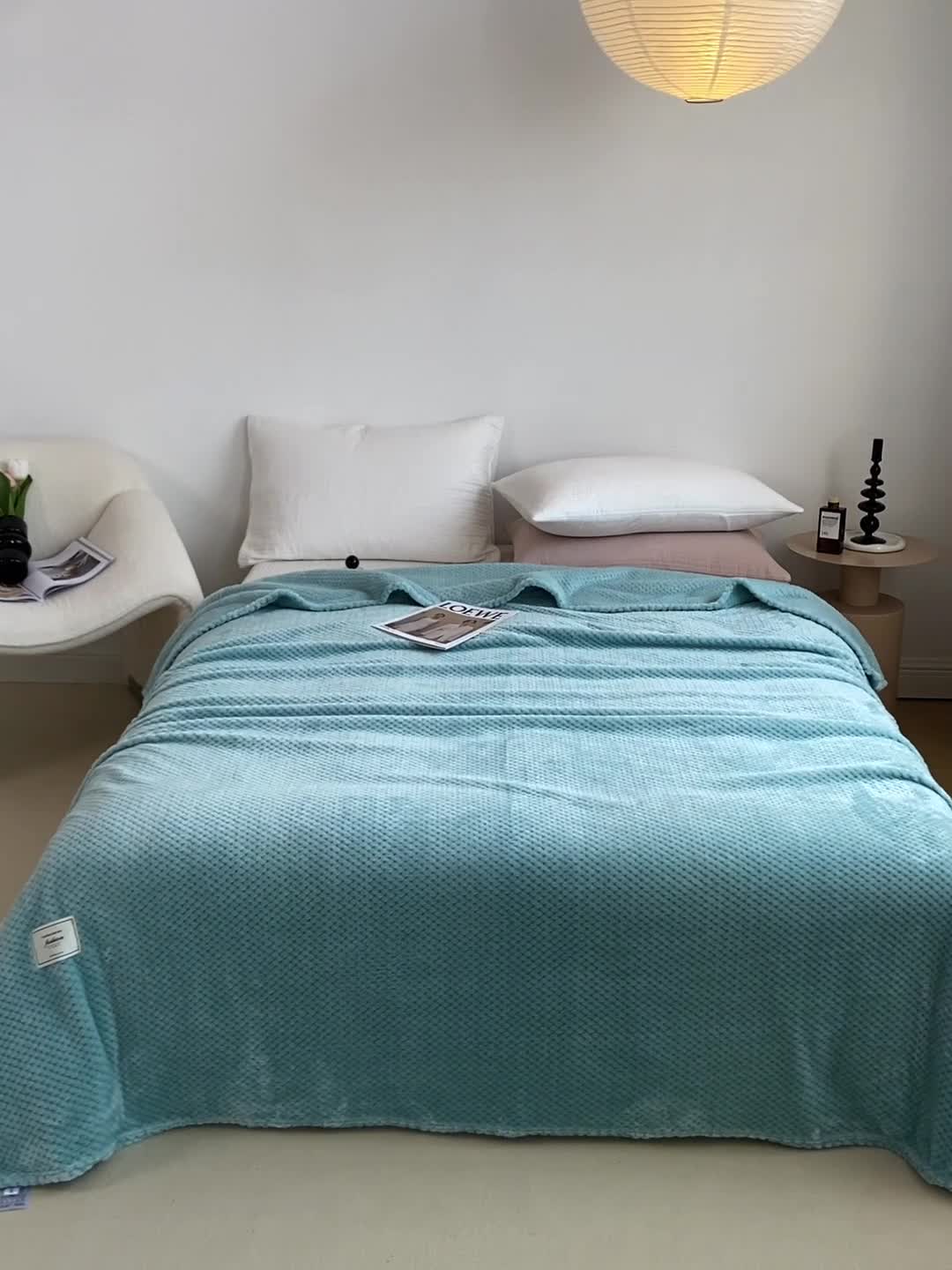 91家纺网 家纺一手货源 找家纺 羋多 2023年新款菠萝格提花毯子法莱绒云貂绒贴布毛毯 湖水蓝