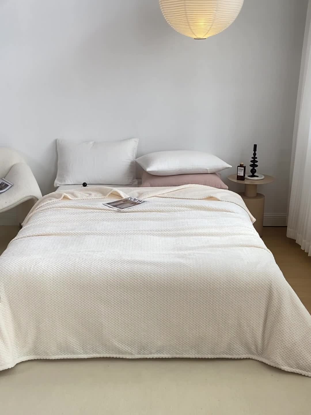 91家纺网 家纺一手货源 找家纺 羋多 2023年新款菠萝格提花毯子法莱绒云貂绒贴布毛毯 奶白