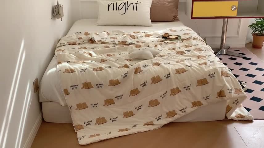 91家纺网 家纺一手货源 找家纺 顾里家纺 2022新款牛奶针织棉夏被-韩式场景 Q比熊米