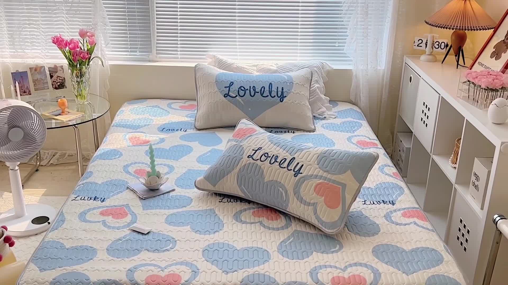 91家纺网 家纺一手货源 找家纺 顾里家纺 2022新款韩系ins印花凉感软席凉席-场景一 涂鸦蓝心