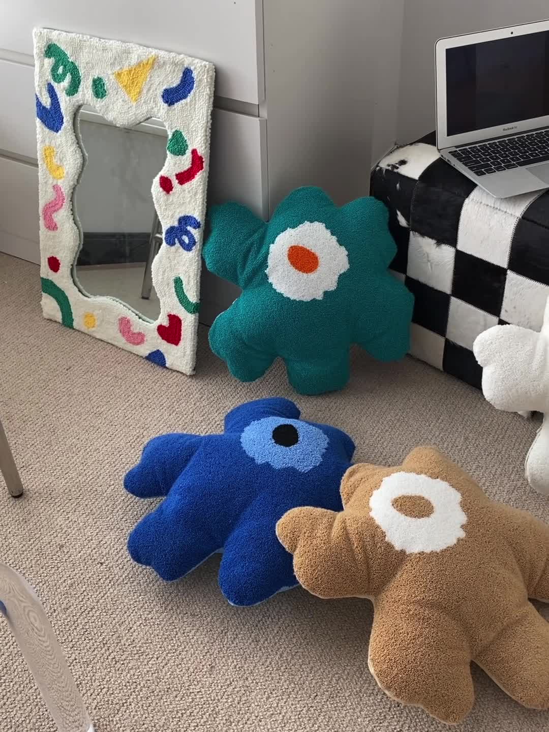 91家纺网 家纺一手货源 找家纺 美茉 2022新款花异形抱枕 蓝色