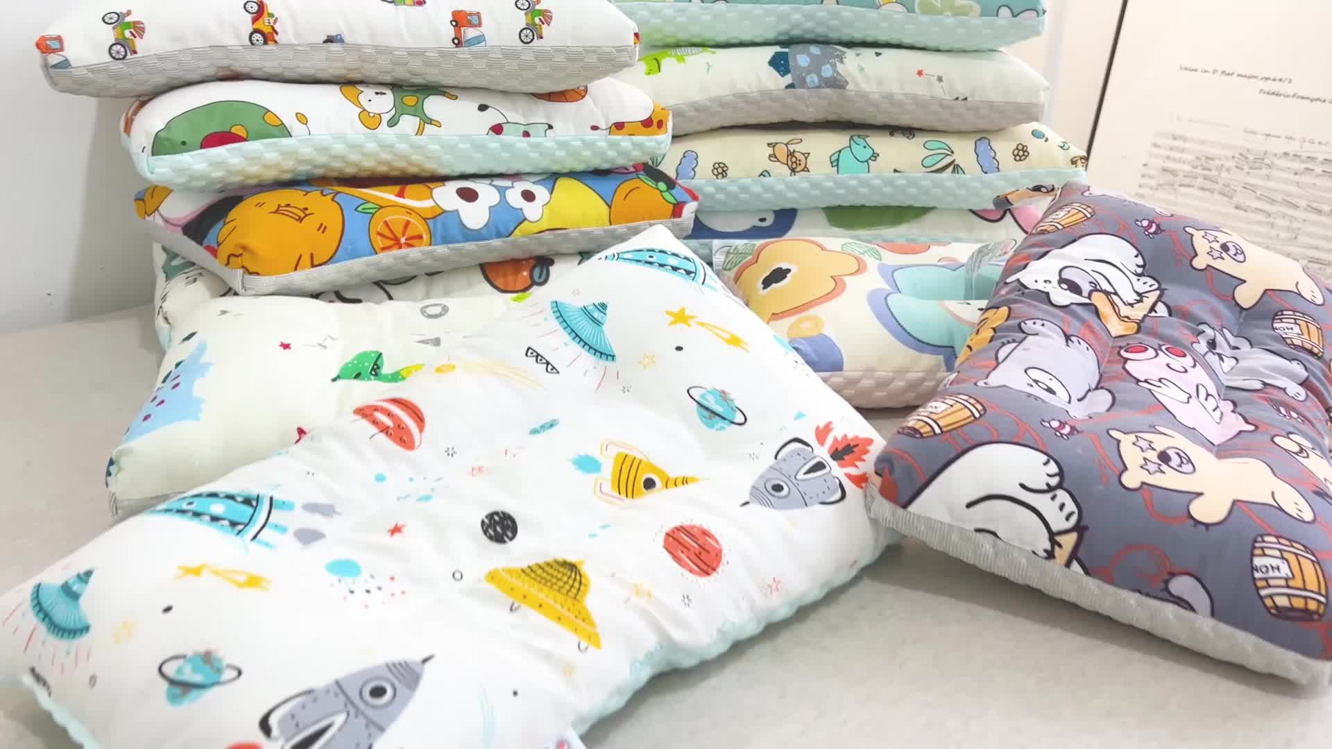 91家纺网 家纺一手货源 找家纺 十九色 儿童豆豆凉枕四季枕定型枕30*50cm 简单爱