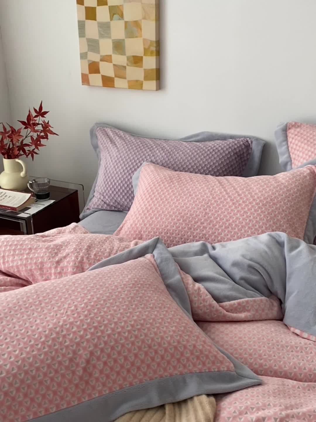 91家纺网 家纺一手货源 找家纺 佳梦家纺 2022新款240克芙暖绒提花四件套-寻梦 寻梦（樱花粉）