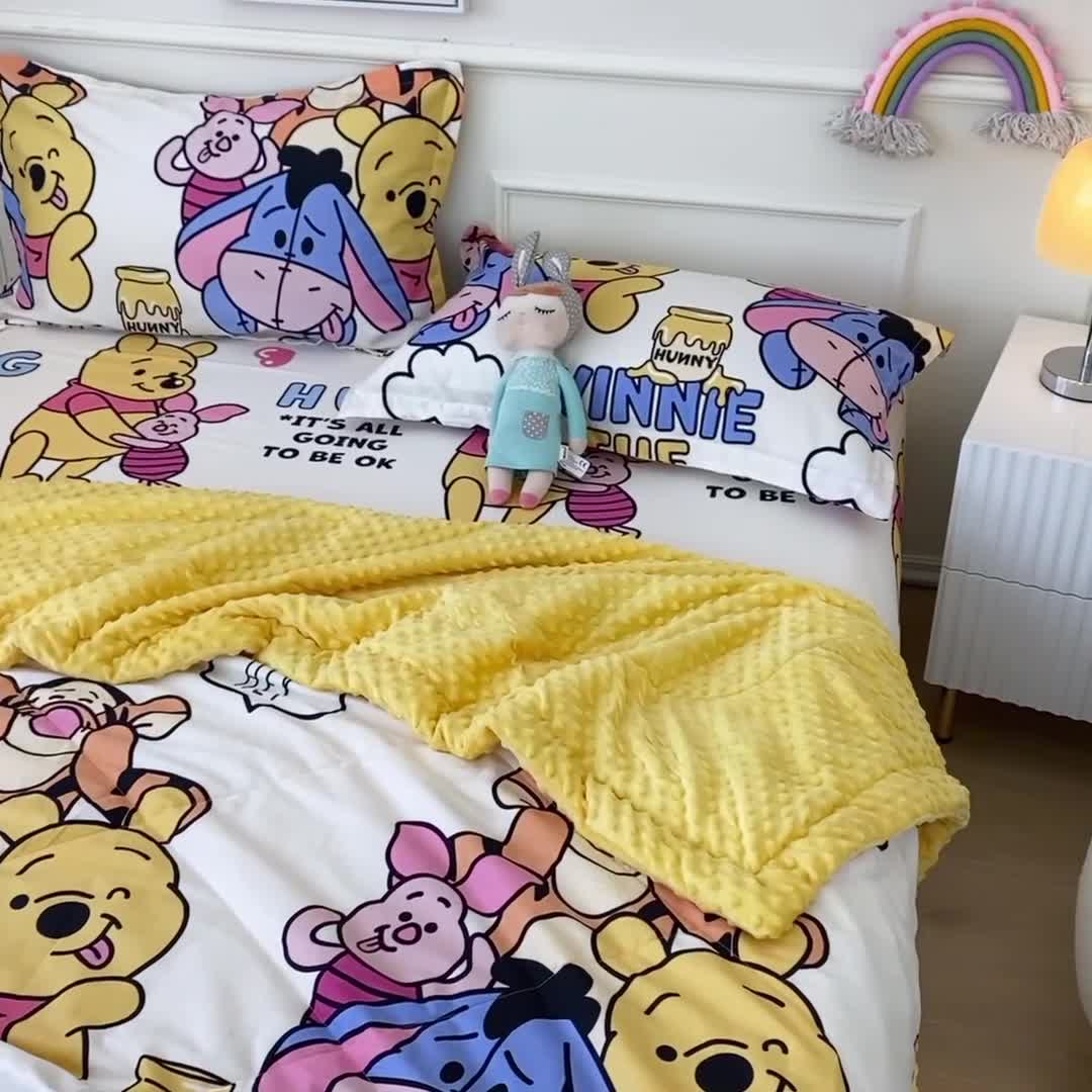 91家纺网 家纺一手货源 找家纺 一米阳光 2022新款迪士尼豆豆绒夏被四件套 维尼家族