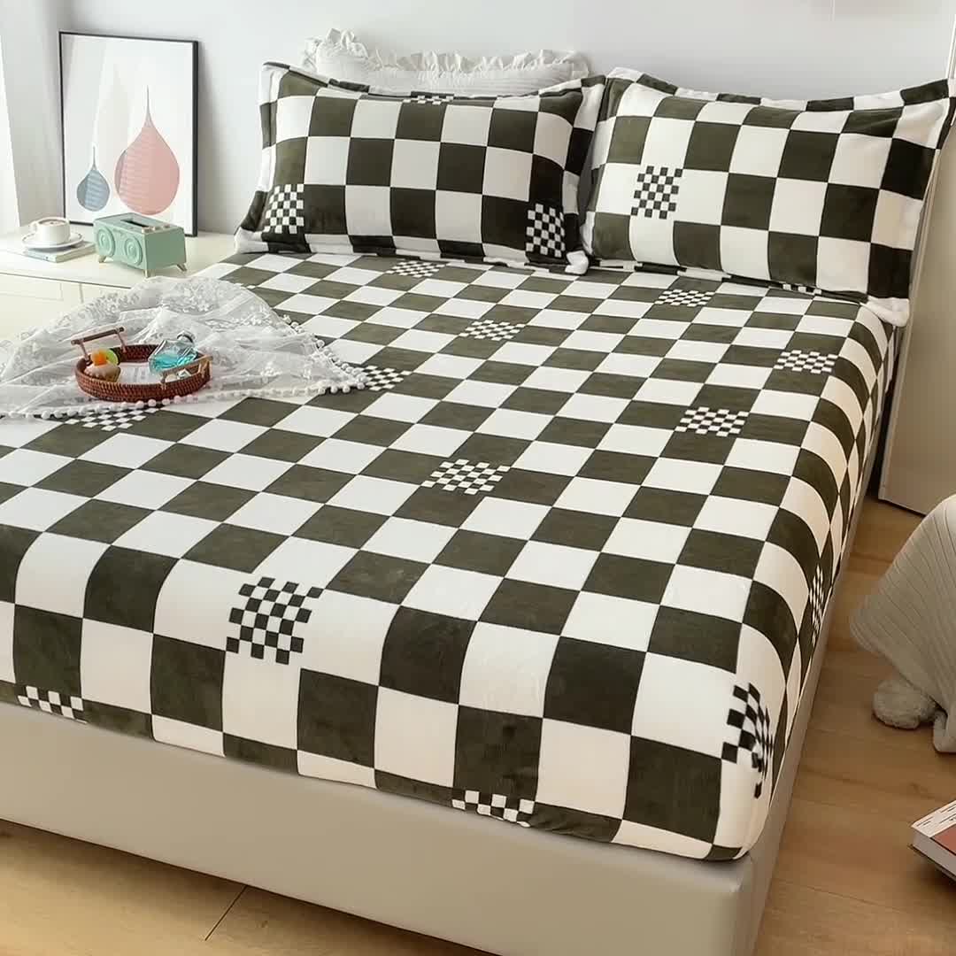 91家纺网 家纺一手货源 找家纺 2024新款230克牛奶绒印花单品床笠可定做任意尺寸格调墨绿