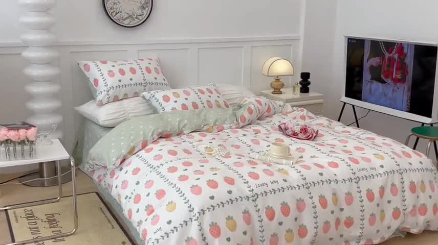 91家纺网 家纺一手货源 找家纺 昔可家纺2022新款梦幻花园系列全棉四件套 恋夏草莓