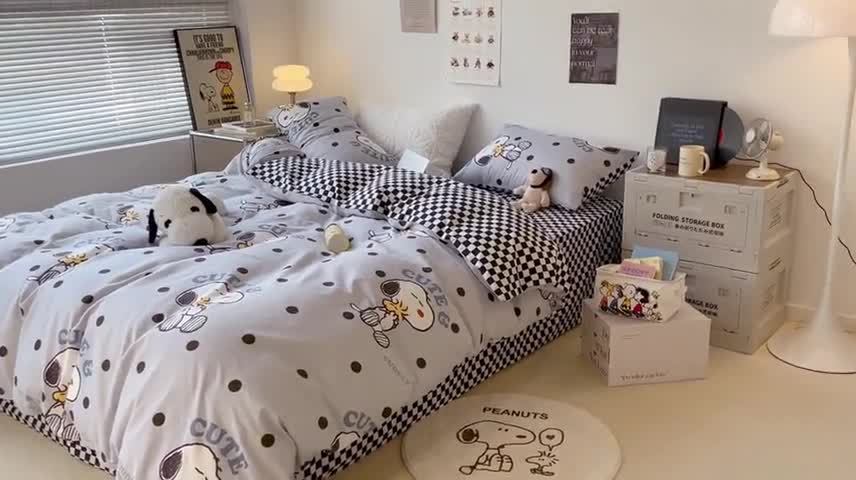 91家纺网 家纺一手货源 找家纺 昔可家纺2022新款正版授权史努比全棉四件套 黑波点史努比