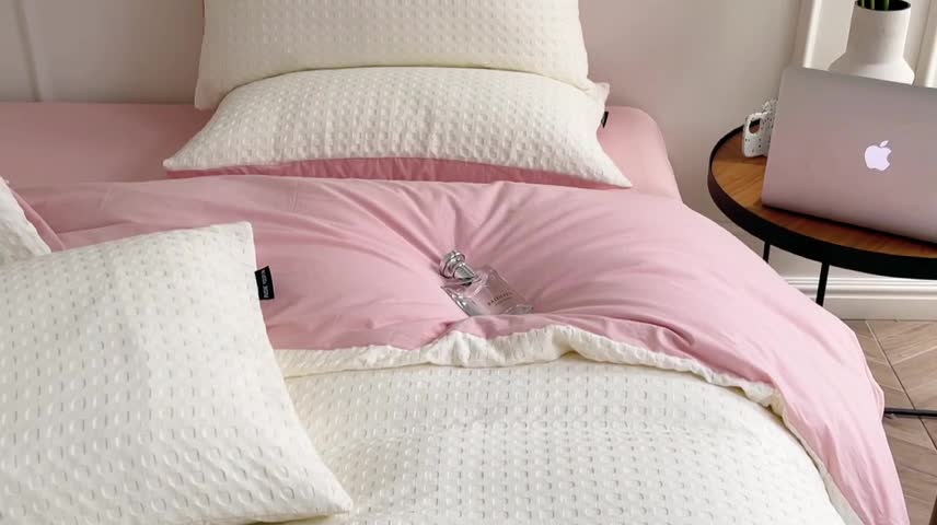 91家纺网 家纺一手货源 找家纺 梦享生活家居 2022新款华夫格四件套 奶昔双拼水粉