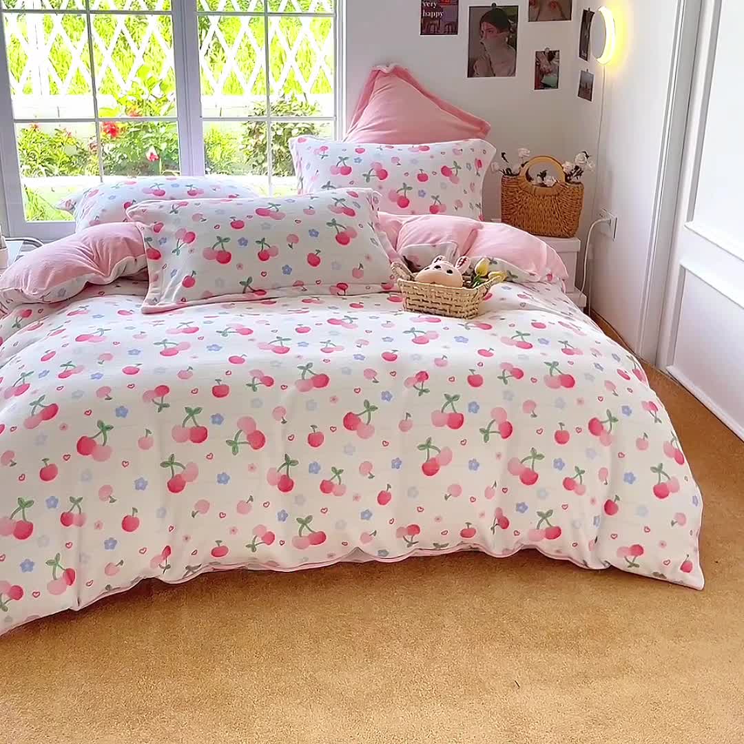 91家纺网 家纺一手货源 找家纺 呗旺鹿 2022年印花小清新加厚保暖牛奶绒四件套直播元气桃桃