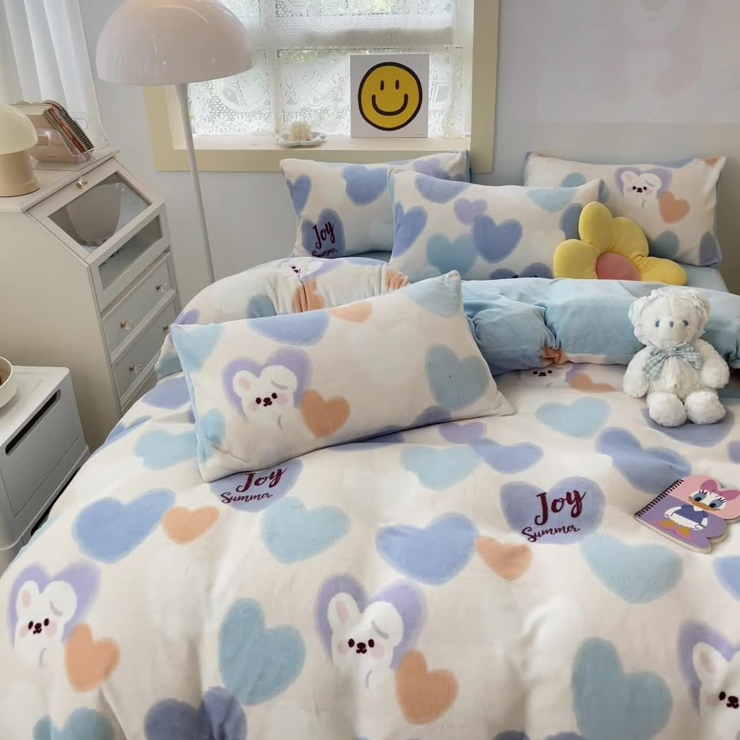 91家纺网 家纺一手货源 找家纺 金爱家 2023新款牛奶绒小清新四件套 爱心兔-兰